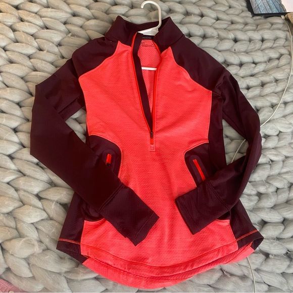 Under Armour Tops - Under Armour women’s XS running jacket
